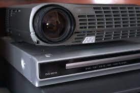 How to Connect a Portable DVD Player to a Projector