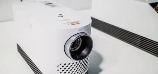 How To Focus Sony Projector?
